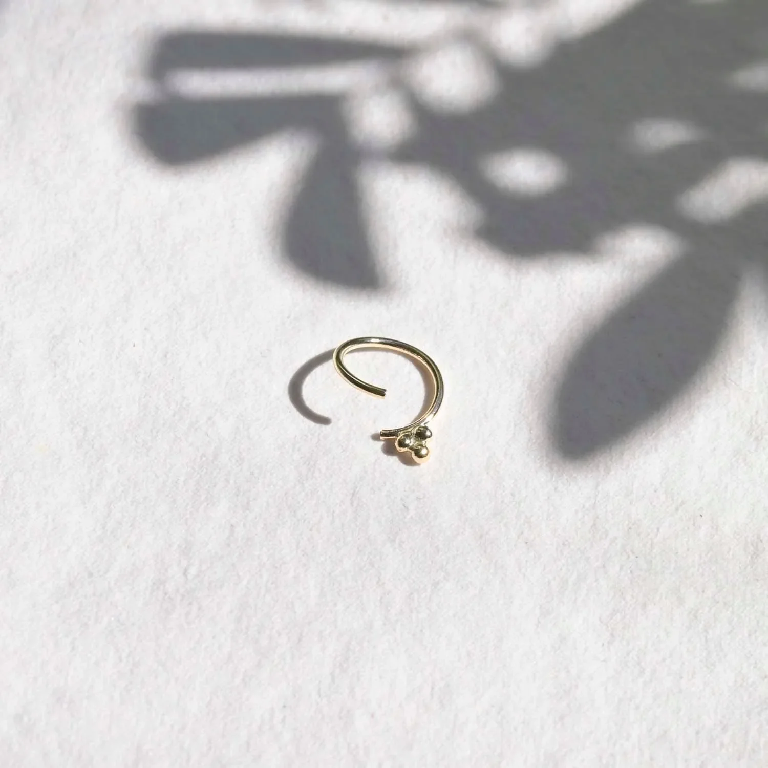 18ct Gold Ornate Cartilage Helix Hoop Earrings - Image 4