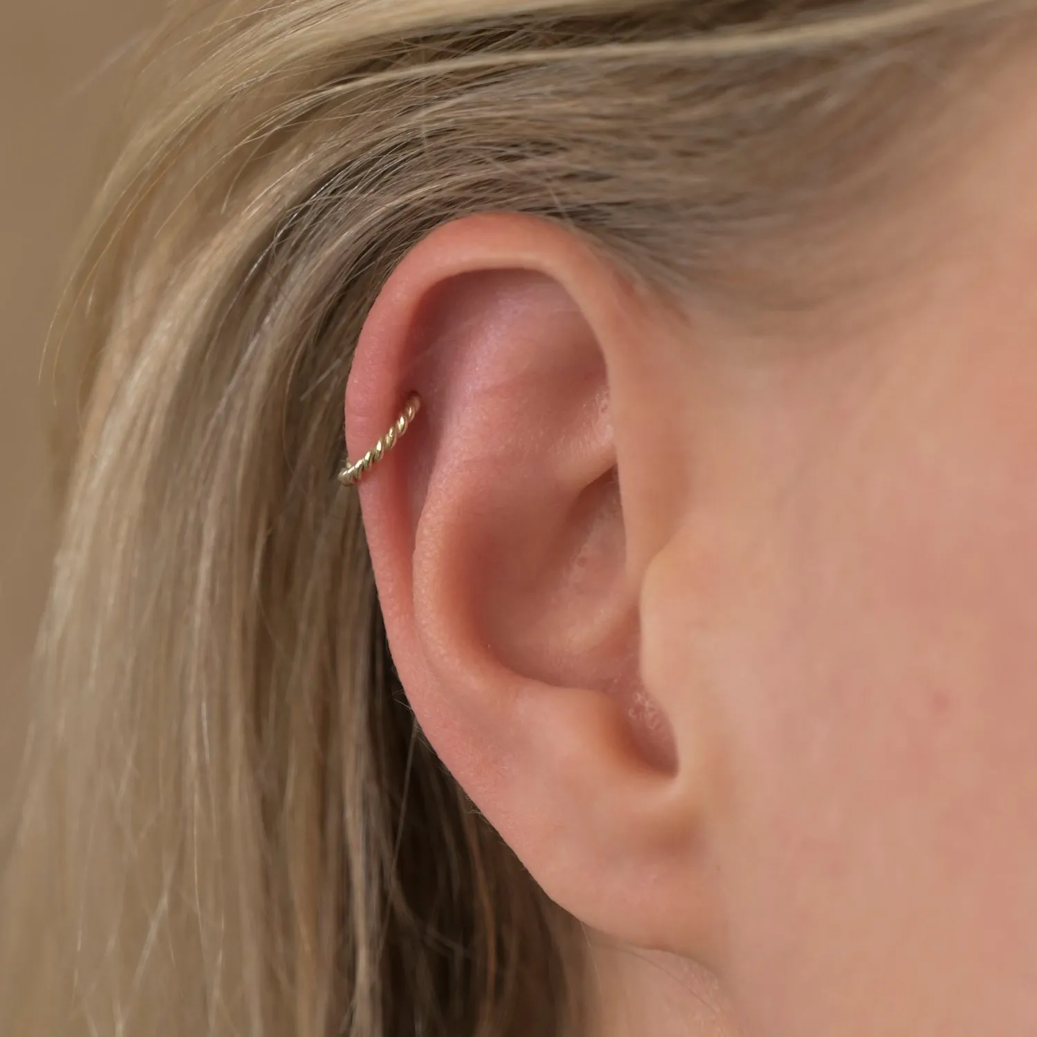 18ct Gold Twisted Cartilage Helix Hoop Earrings - Image 4
