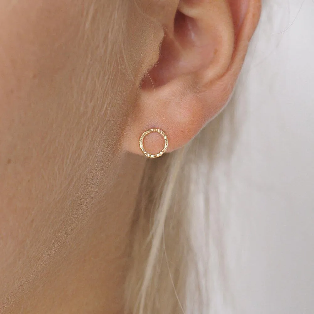 9ct Gold Hammered Small Circle Earrings - Image 6
