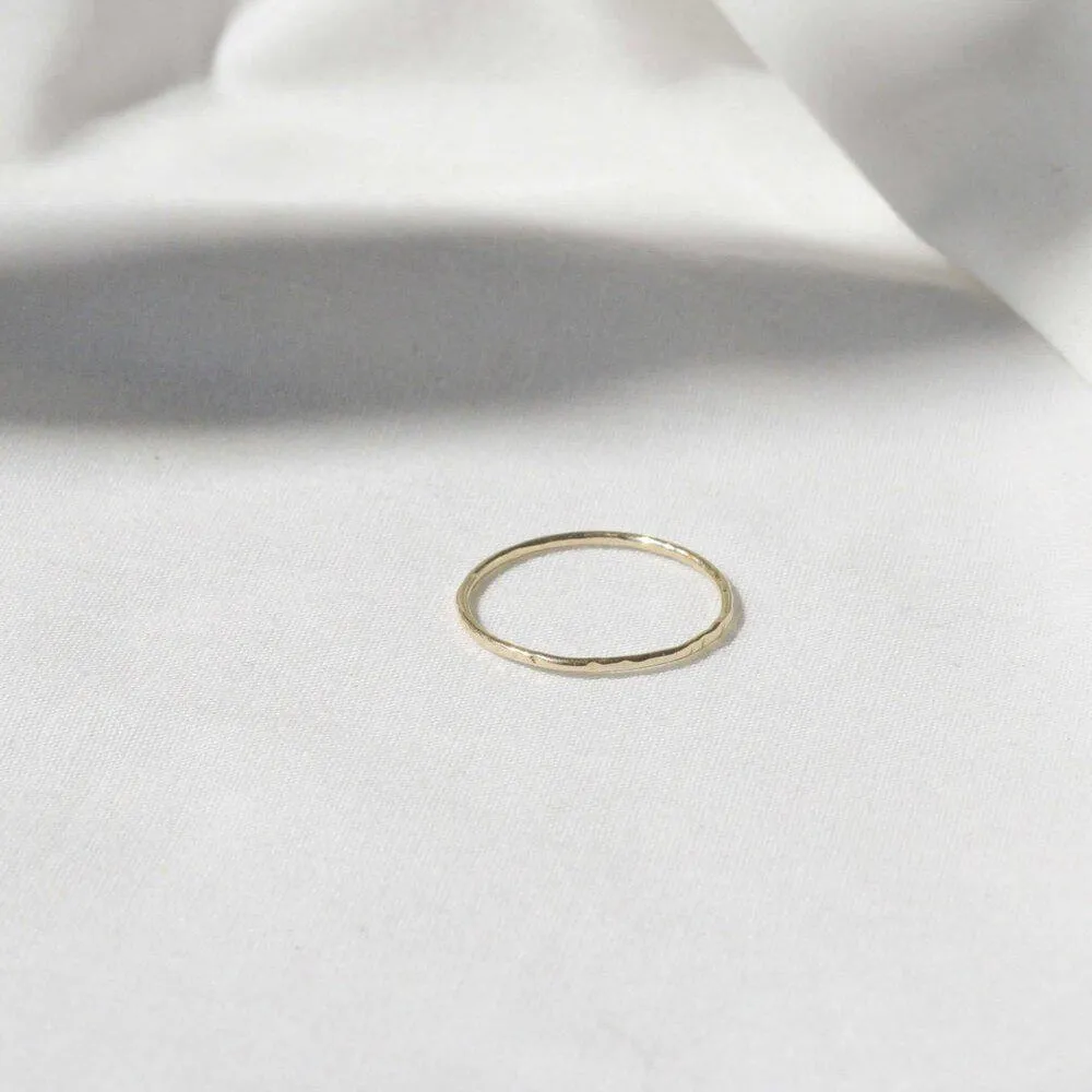 9ct Gold Hammered Stacking Ring - Image 4