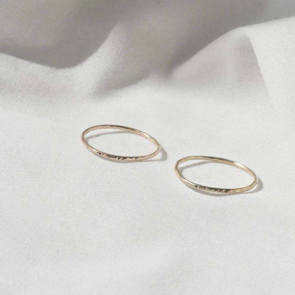 9ct Gold Hammered Stacking Ring - Image 5
