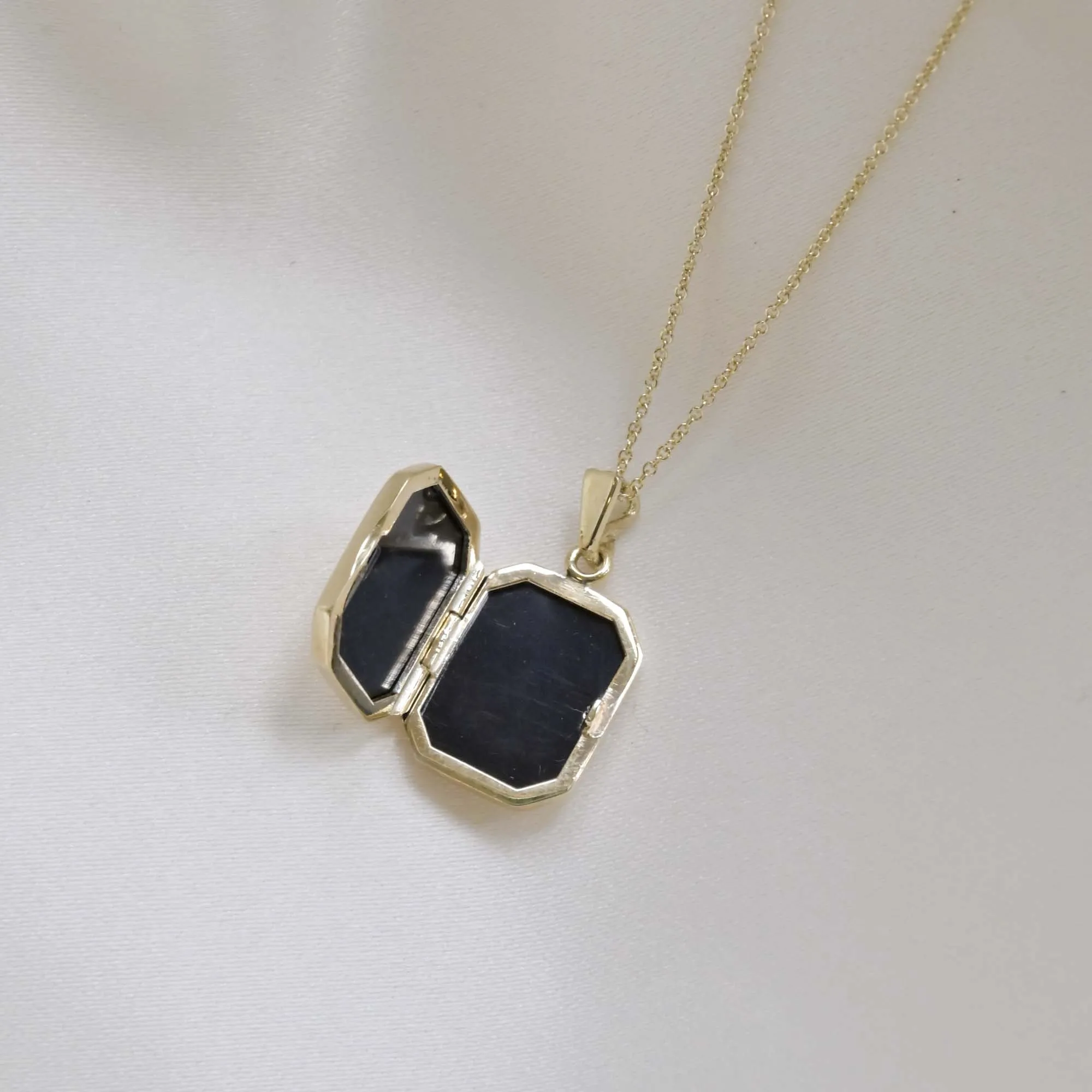 9ct Gold Personalised Rectangle Locket Necklace - Image 6