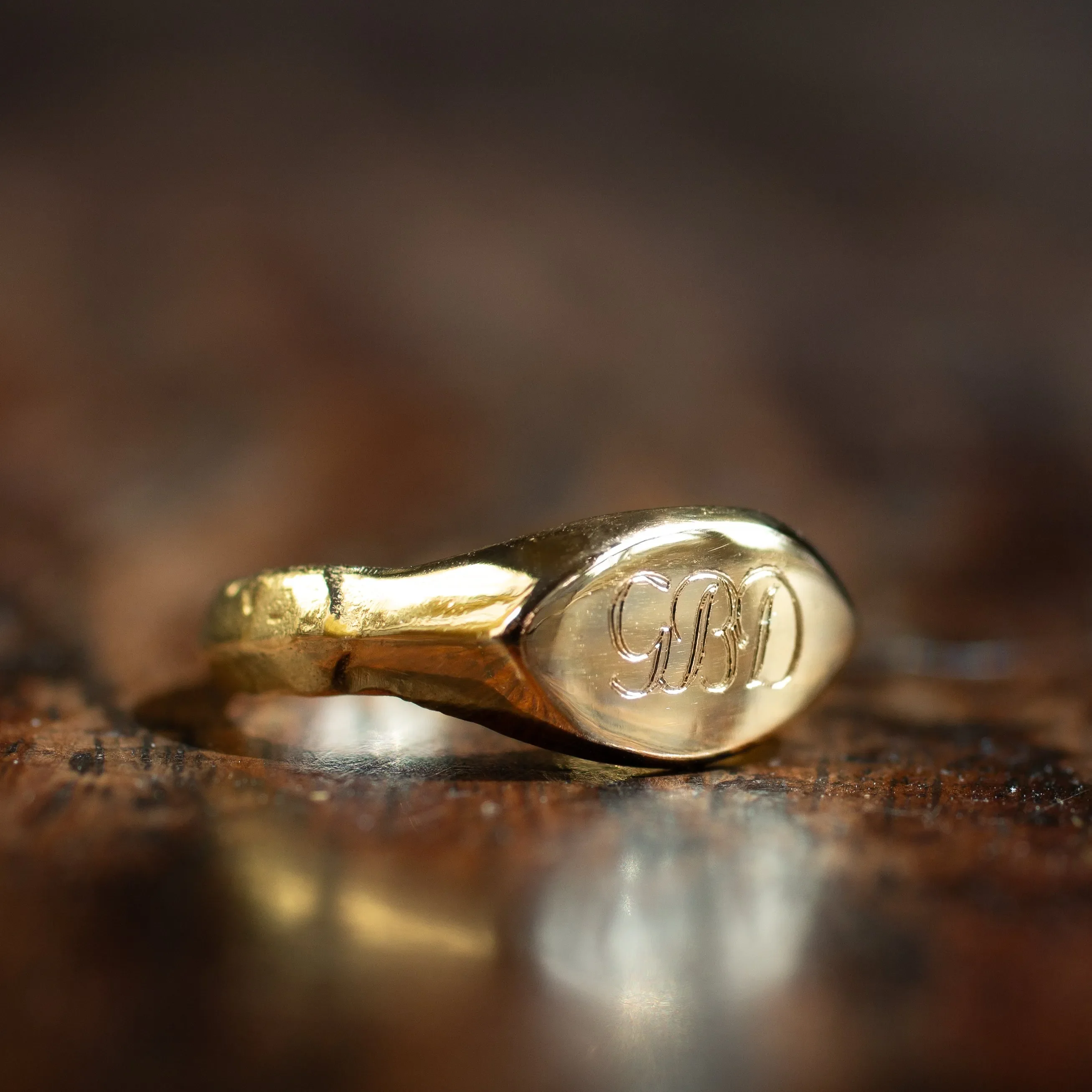 9ct Gold Ancient Signet Pinkie Ring - Image 8