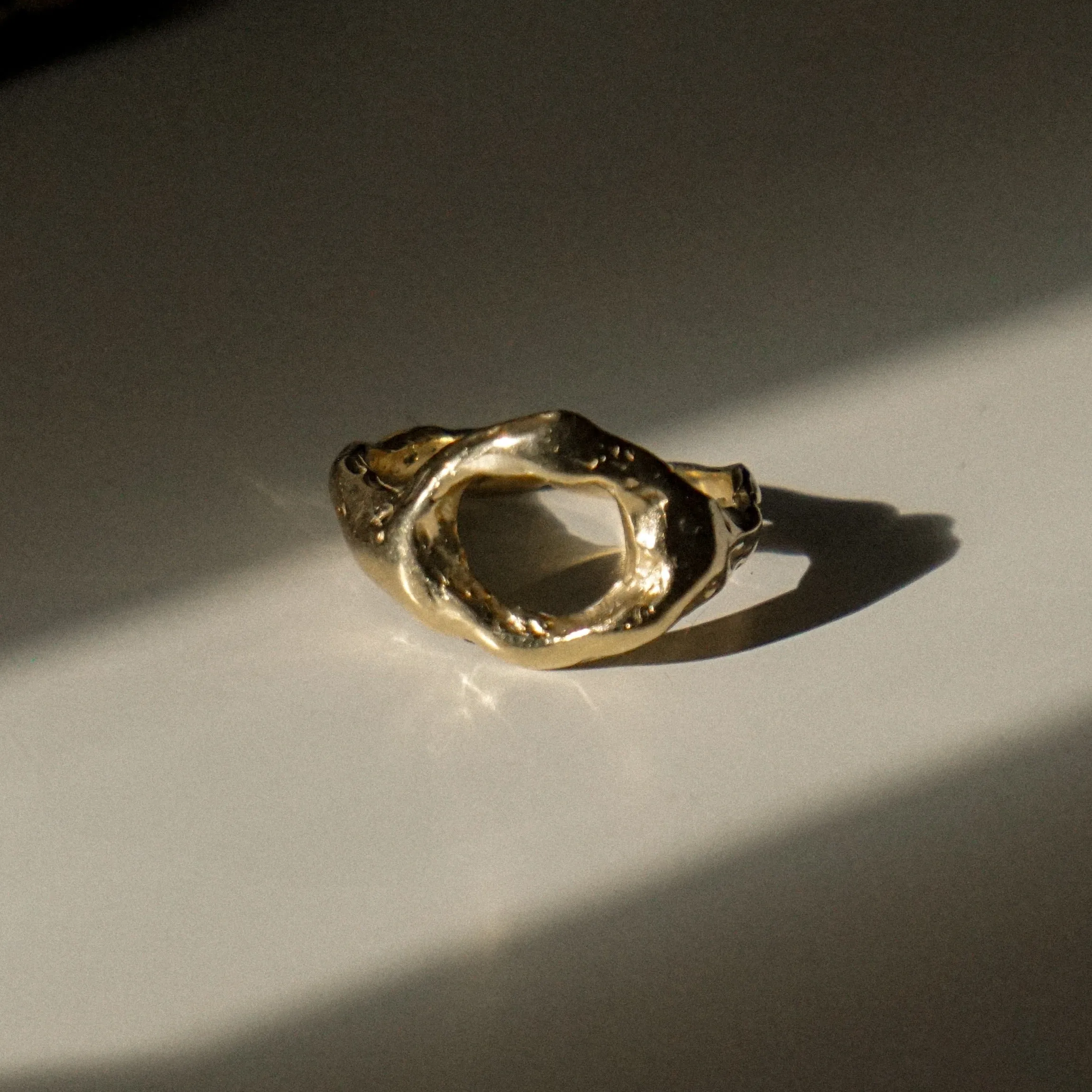 9ct Gold Bloom Organic Circle Ring - Image 9