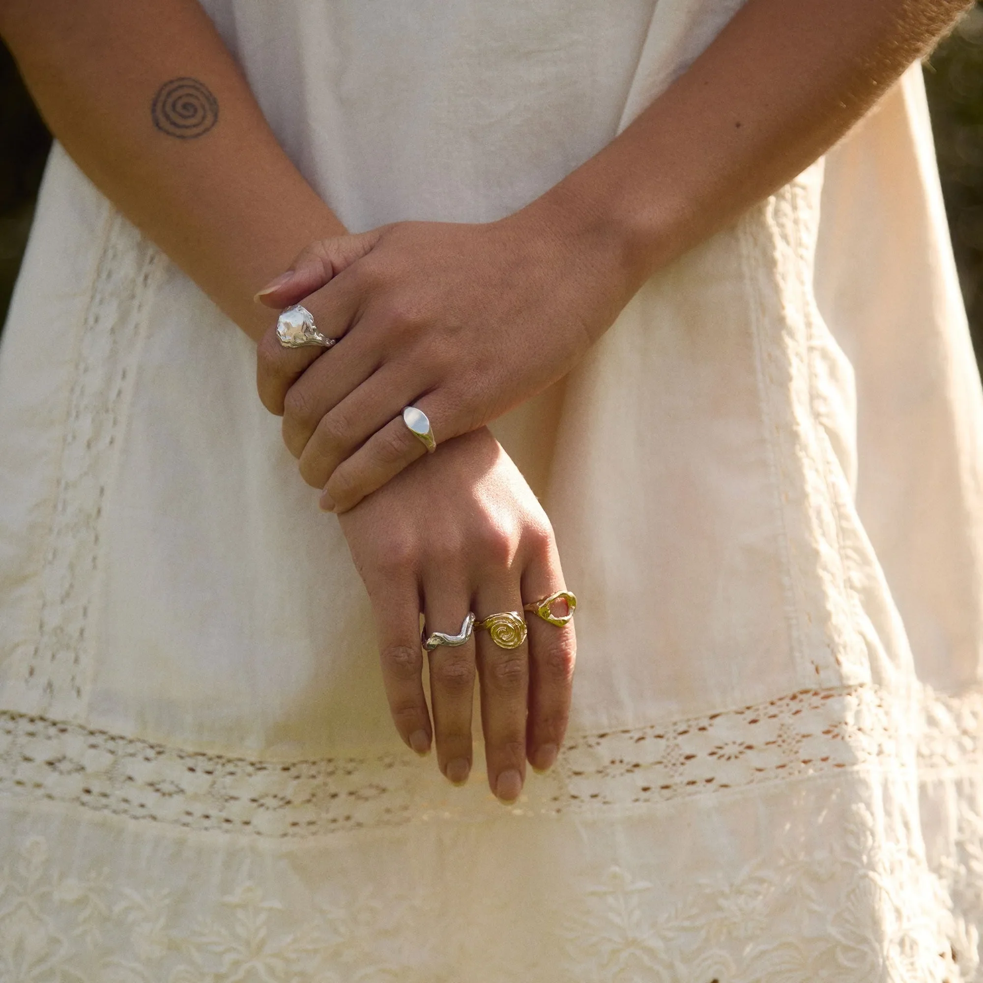 9ct Gold Bloom Swirl Ring - Image 6
